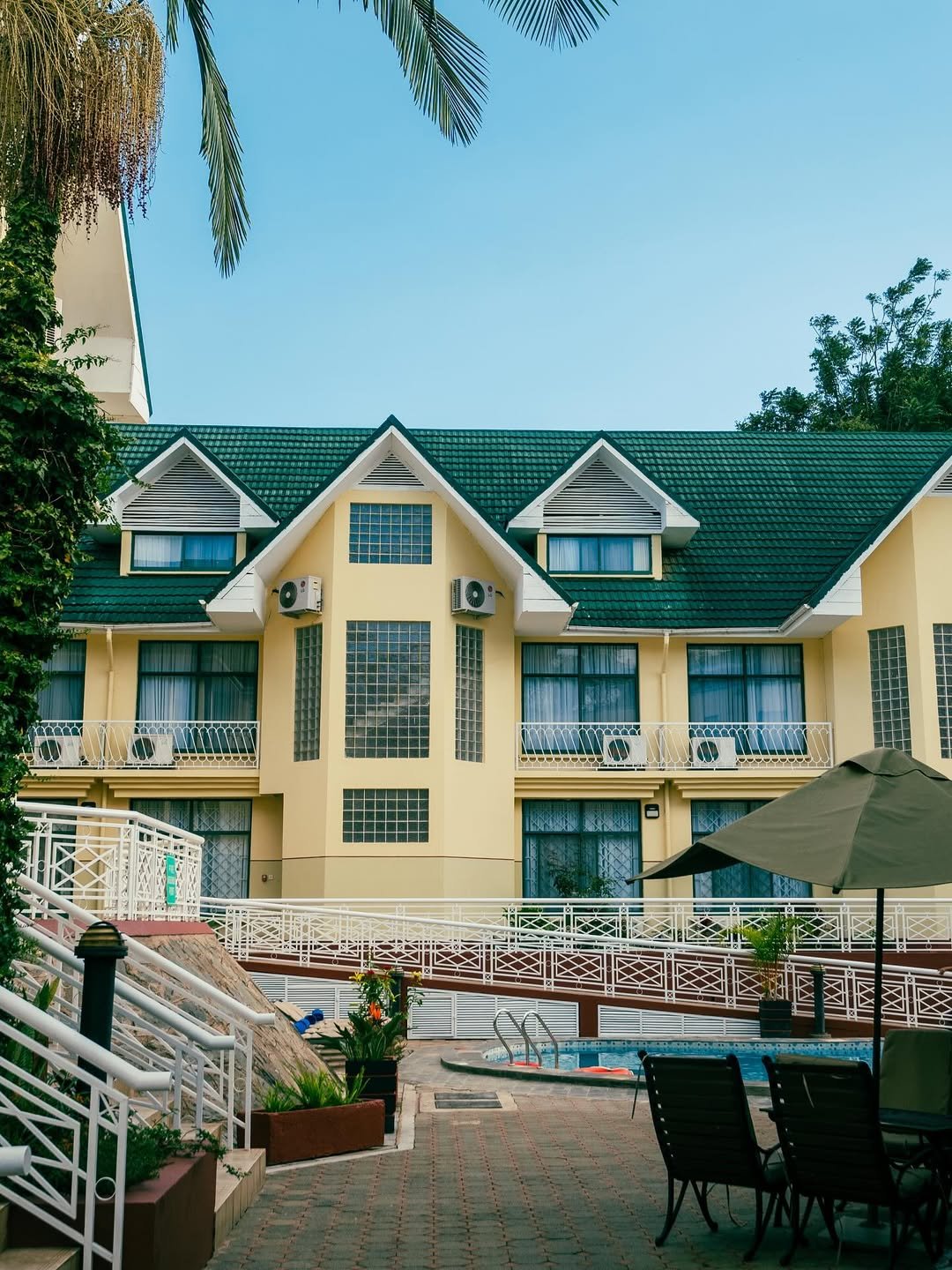 Gold Crest Hotel - Gallery Image 1