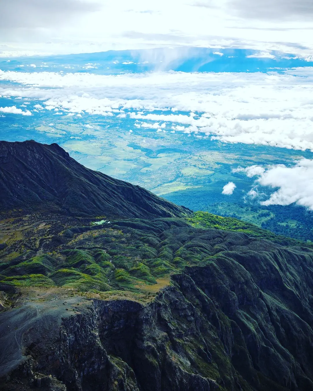 Ultimate Guide to Climbing Mount Meru, Tanzania (2026/2027 Edition) – Wildlife, Crater Views & Perfect Kilimanjaro Acclimatization